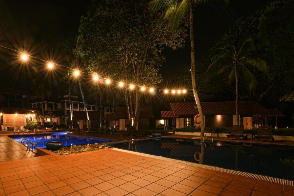 Adena Beach Resort Kuantan Exteriör bild