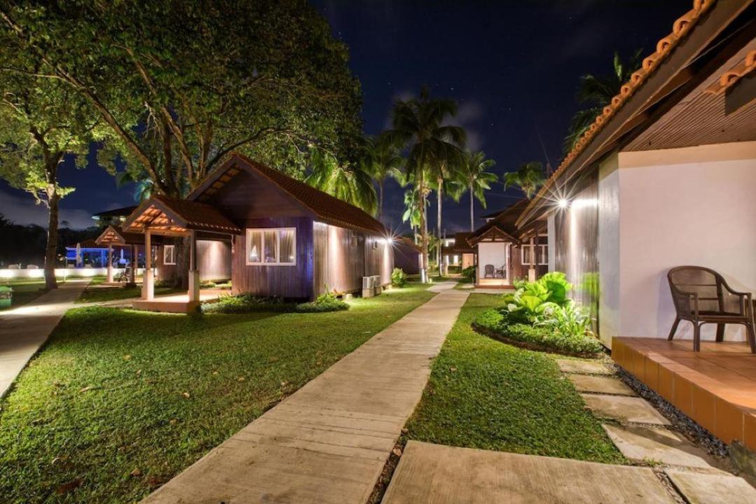 Adena Beach Resort Kuantan Exteriör bild