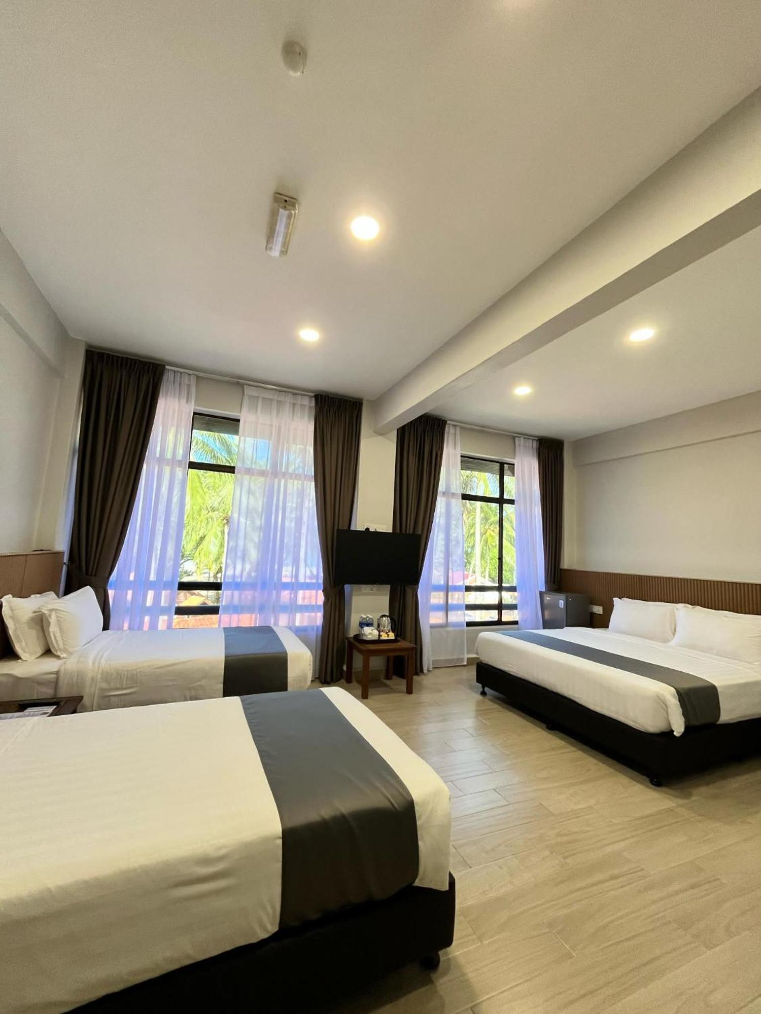 Adena Beach Resort Kuantan Exteriör bild